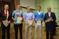 Latvijas jaunatnes čempioni handbolā un viņu treneris Zigmunds Mickus